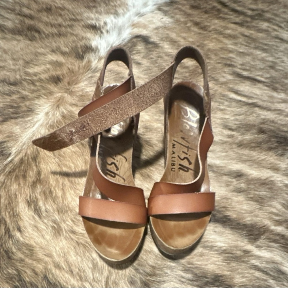 Blowfish Women's Tan Strappy Sandals